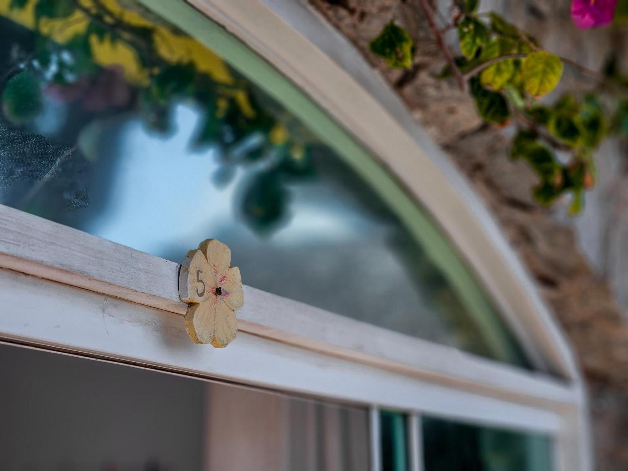 Bella Vista Ocean View Hotel Búzios Kültér fotó A window latch