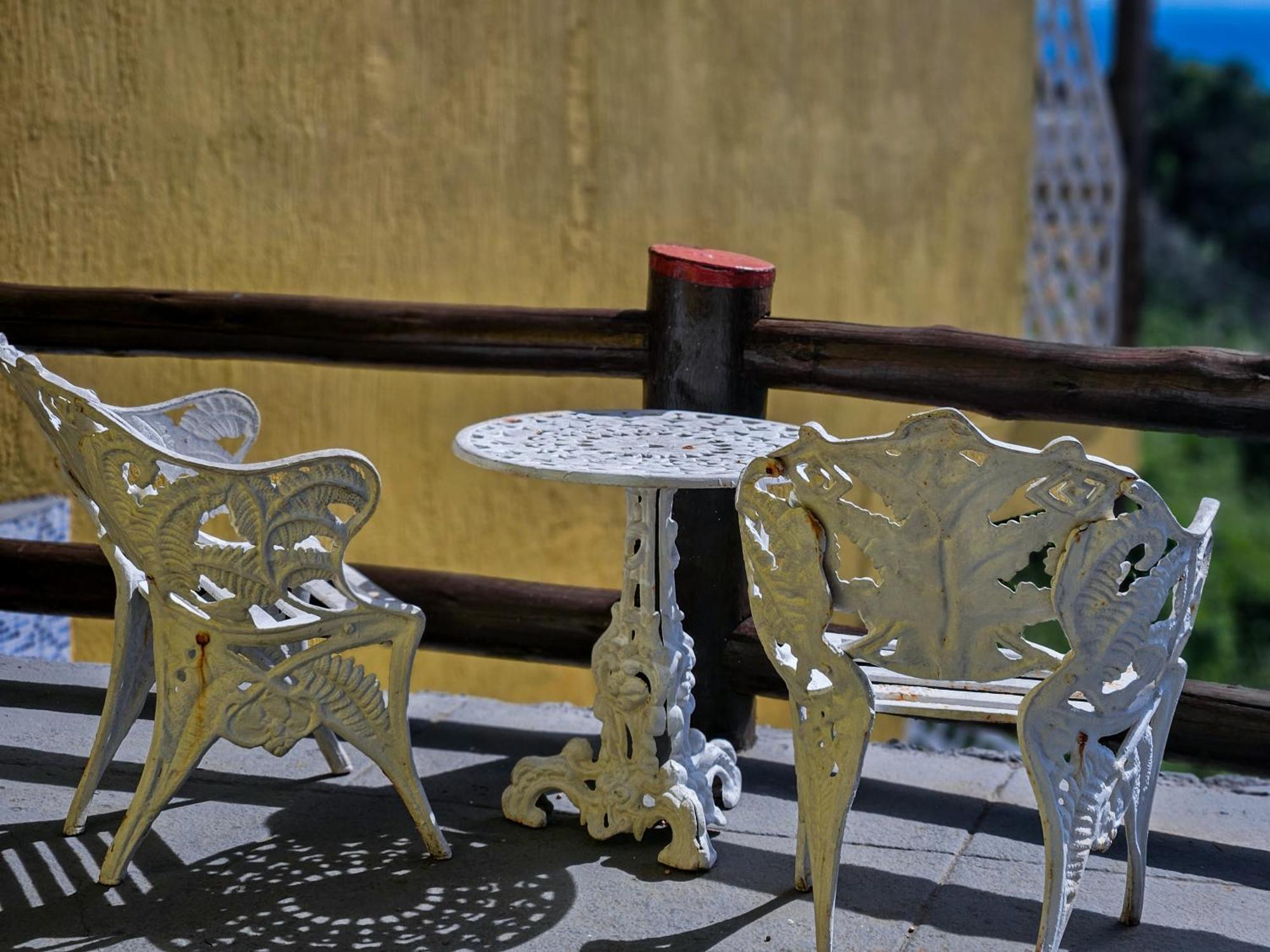 Bella Vista Ocean View Hotel Búzios Kültér fotó A set of miniature furniture