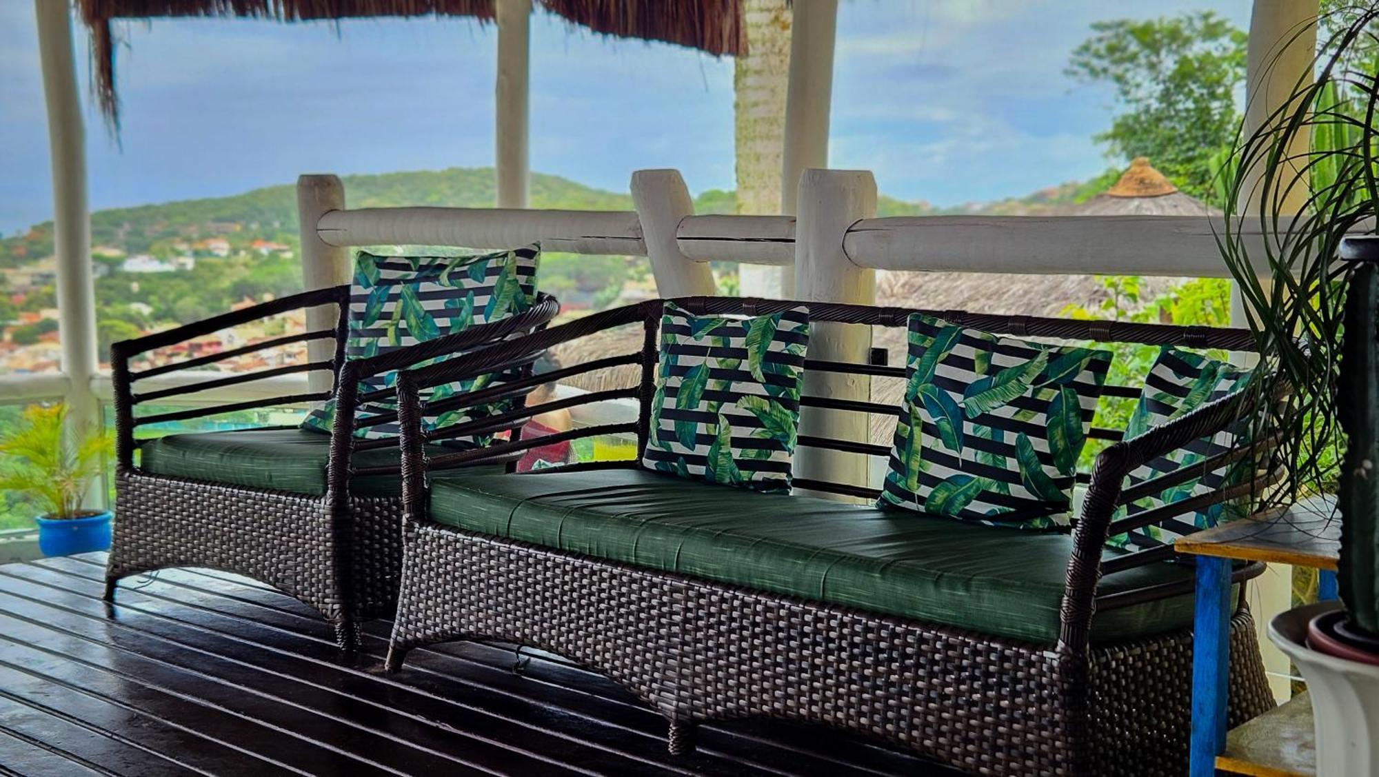 Bella Vista Ocean View Hotel Búzios Kültér fotó A rattan sofa